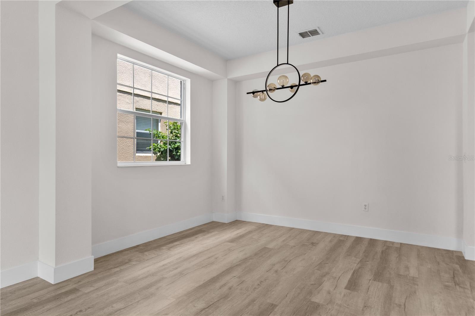 Image 6 of 41 For 12917 Grovehurst Avenue