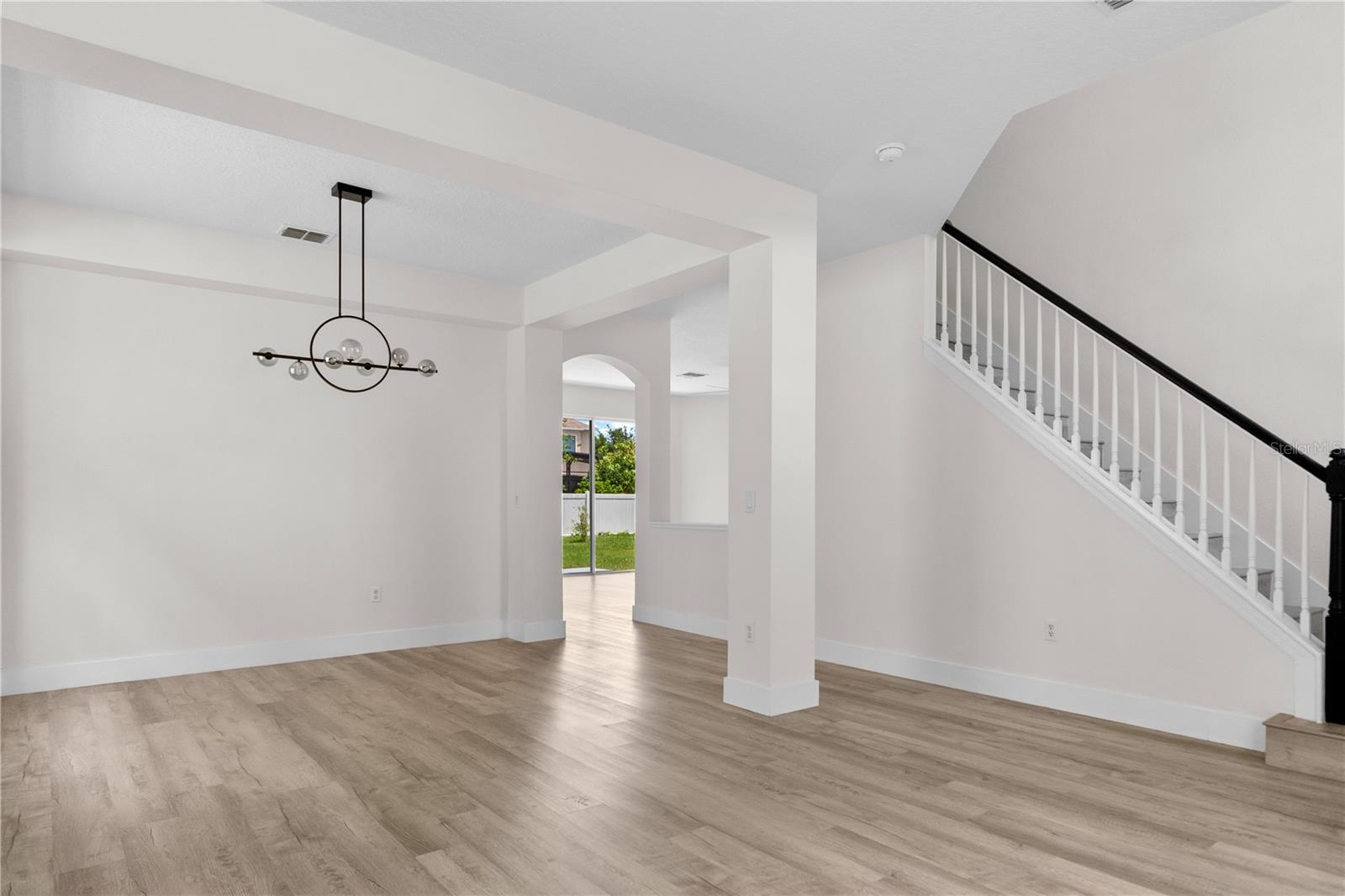 Image 7 of 41 For 12917 Grovehurst Avenue