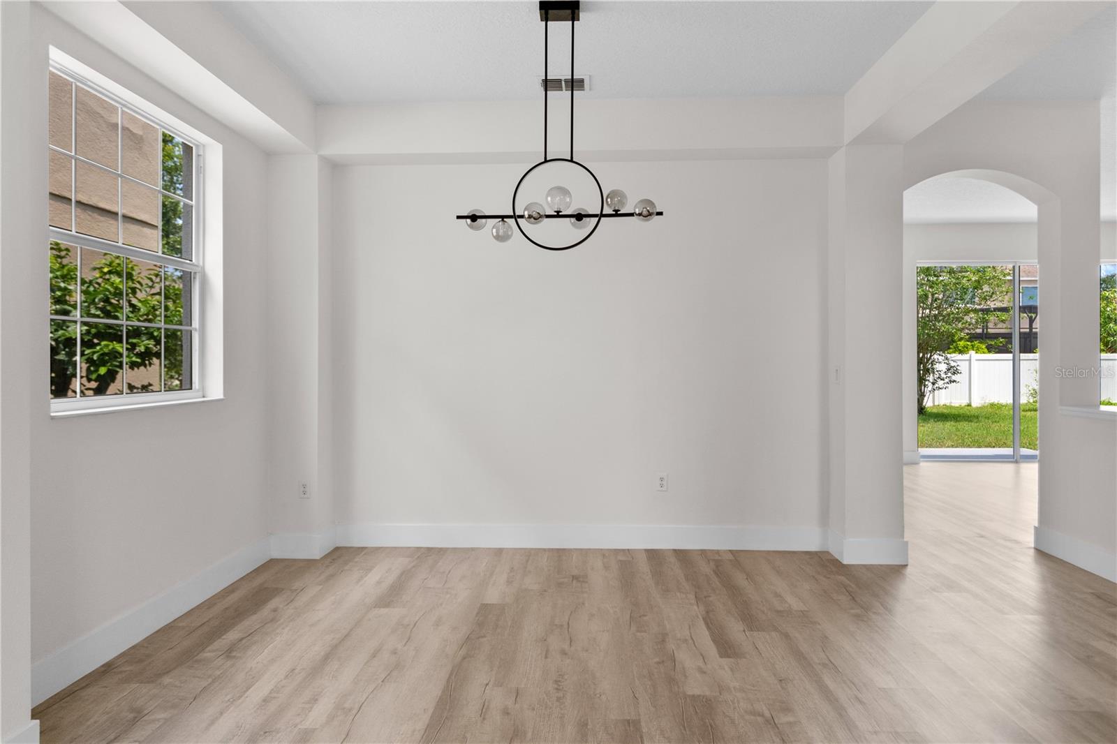 Image 8 of 41 For 12917 Grovehurst Avenue
