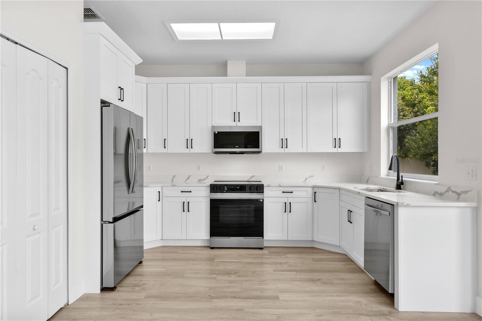 Image 9 of 41 For 12917 Grovehurst Avenue