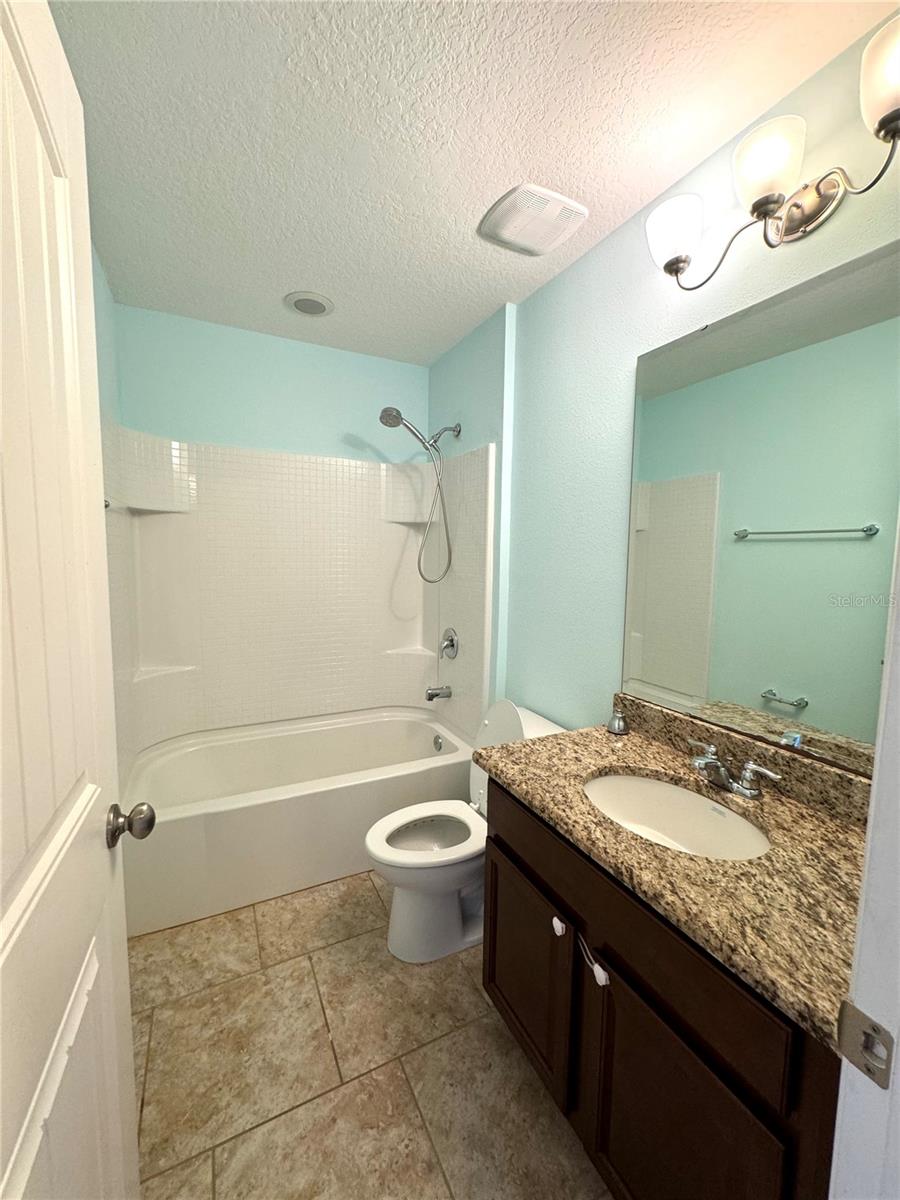 Image 19 of 27 For 10506 Green Ivy Lane
