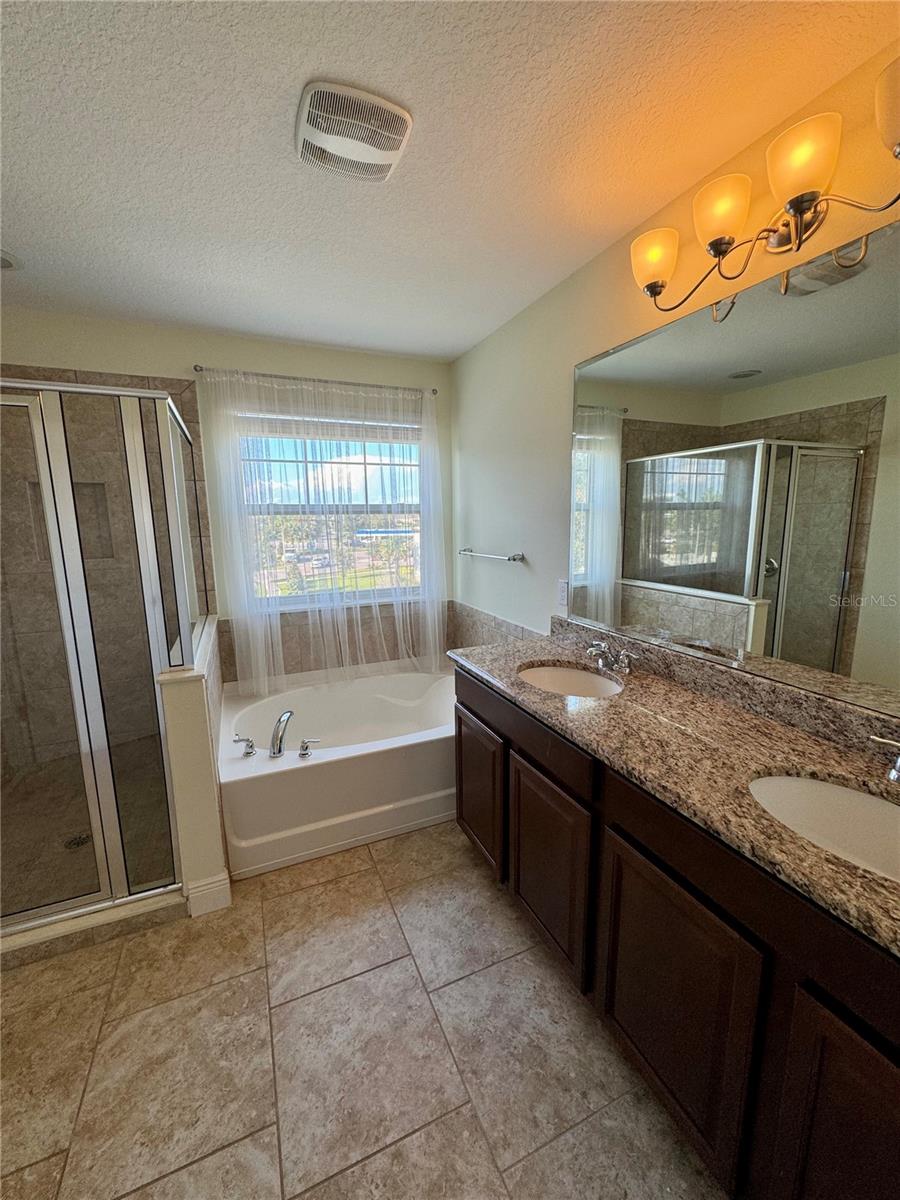 Image 22 of 27 For 10506 Green Ivy Lane