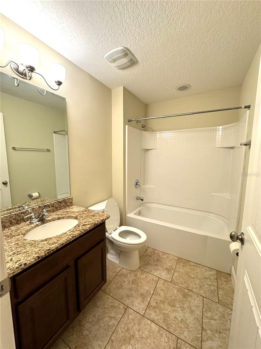 Image 4 of 27 For 10506 Green Ivy Lane