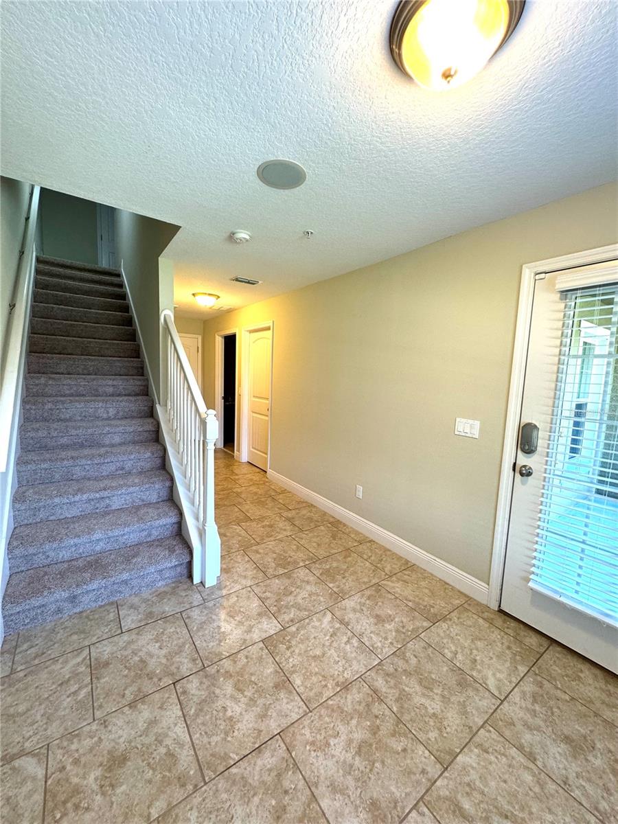 Image 5 of 27 For 10506 Green Ivy Lane