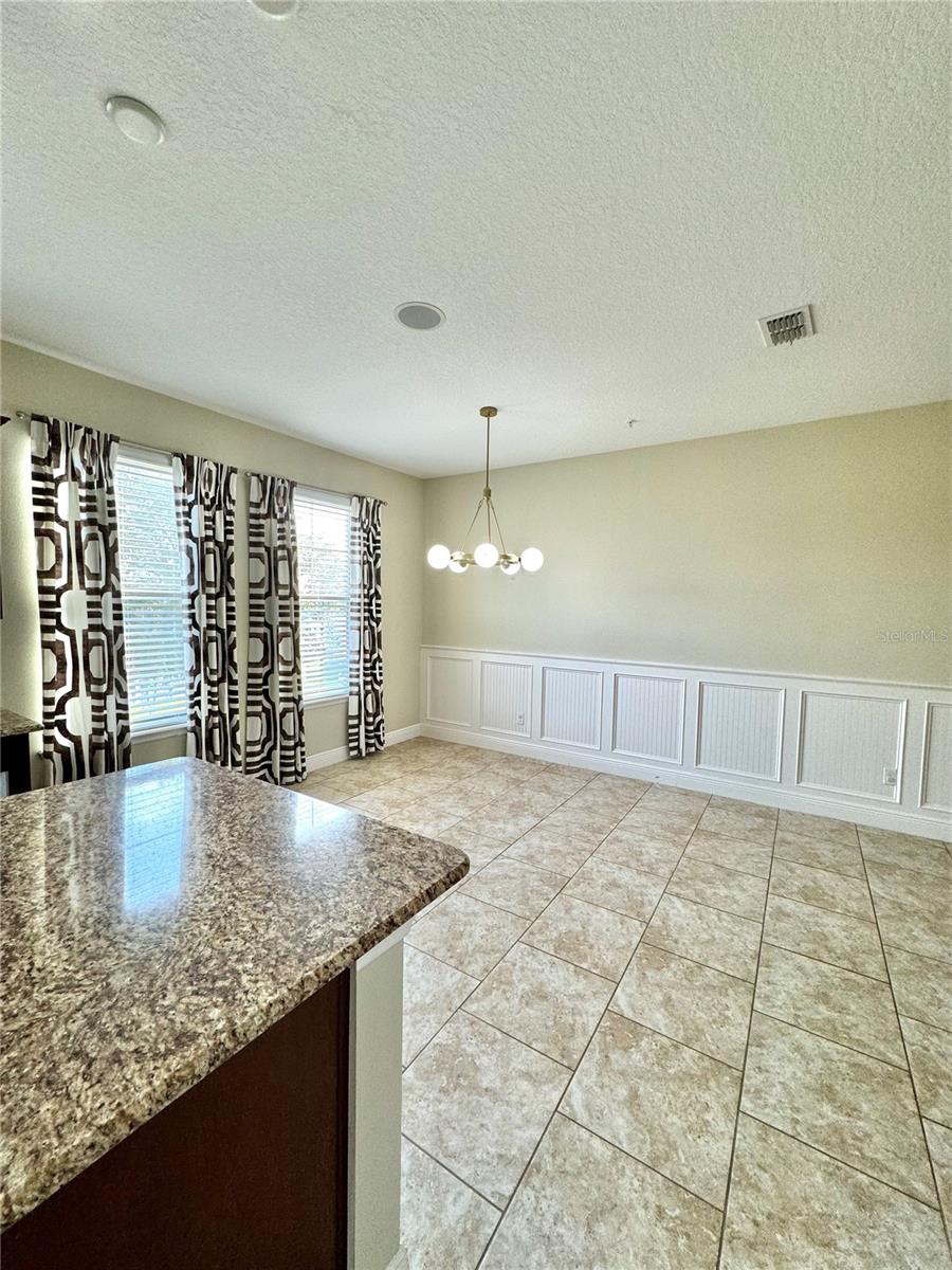 Image 7 of 27 For 10506 Green Ivy Lane