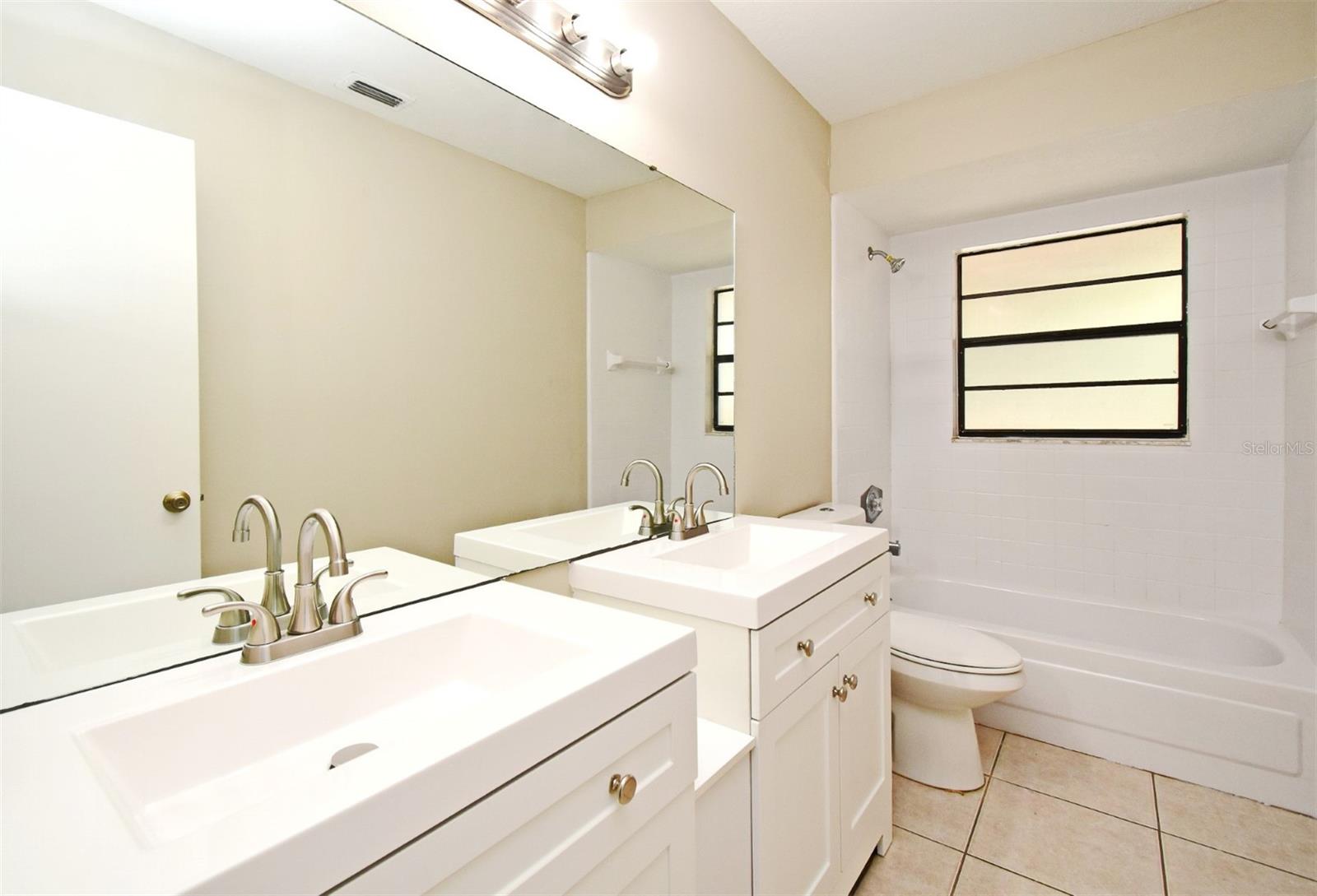 Image 14 of 25 For 984 Dinero Drive