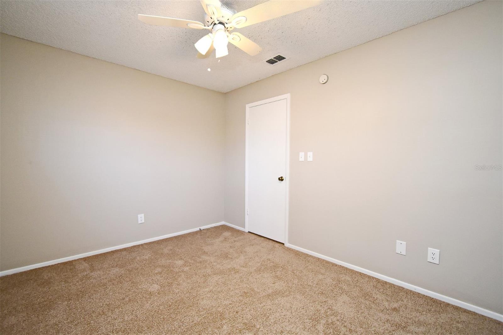 Image 18 of 25 For 984 Dinero Drive