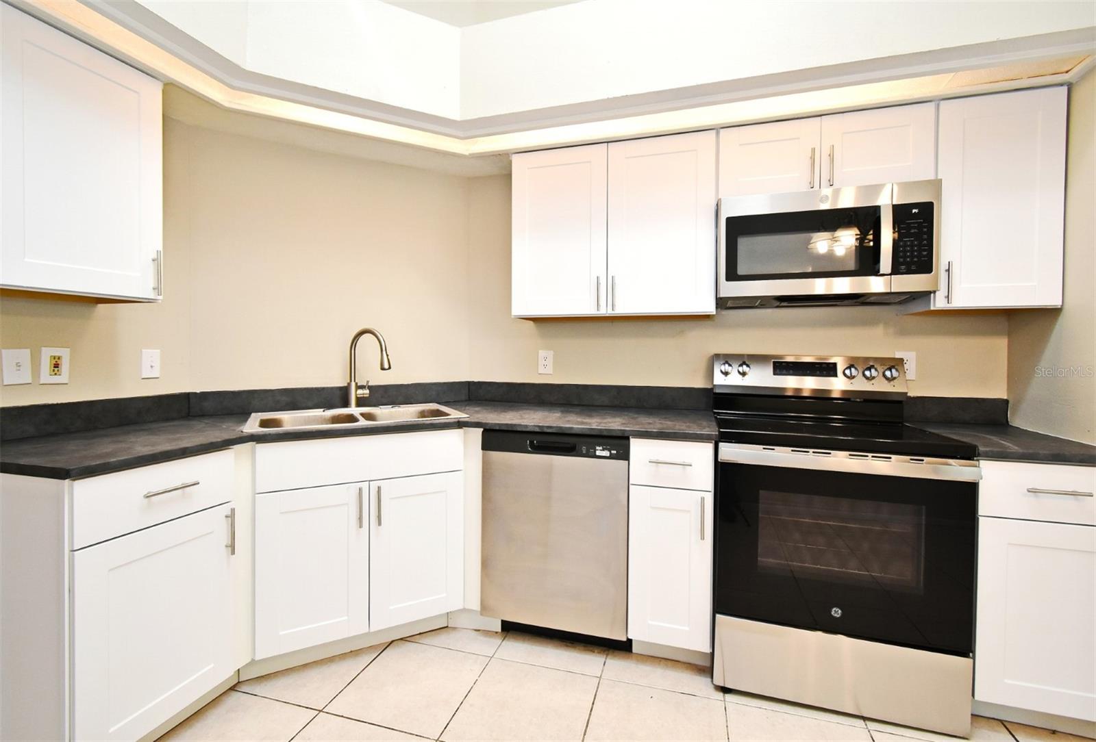 Image 2 of 25 For 984 Dinero Drive
