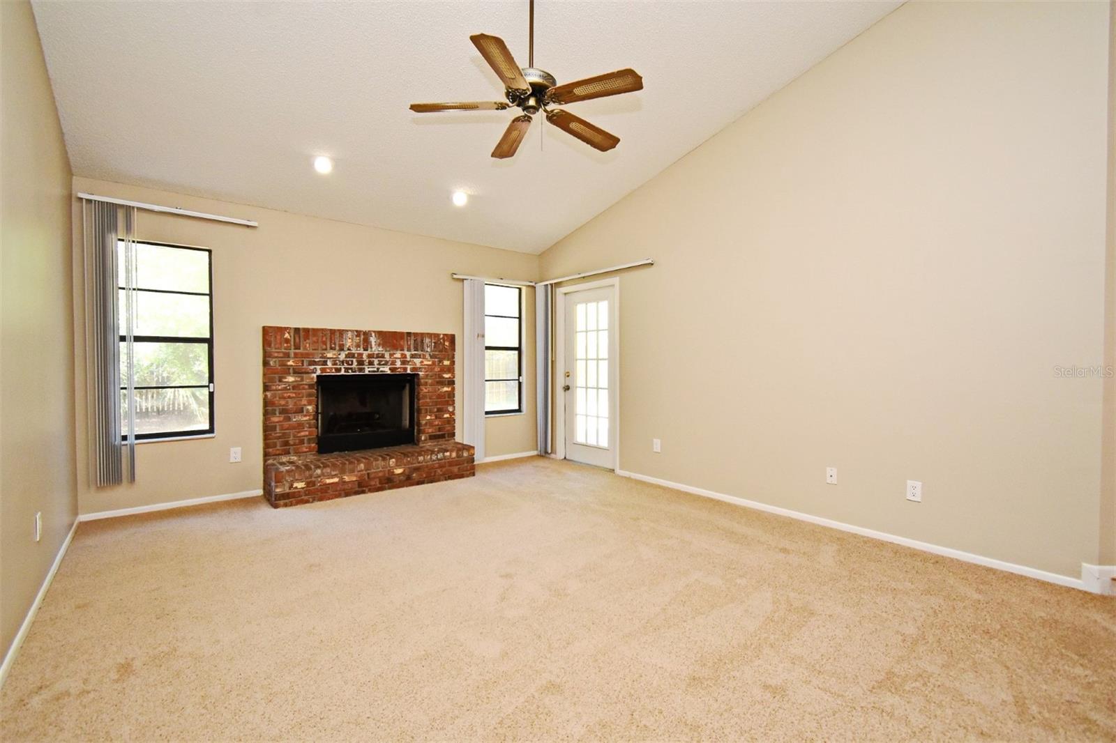 Image 3 of 25 For 984 Dinero Drive