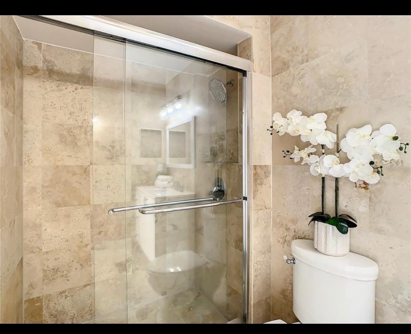 Listing photo id 12 for 401 Woodview Drive