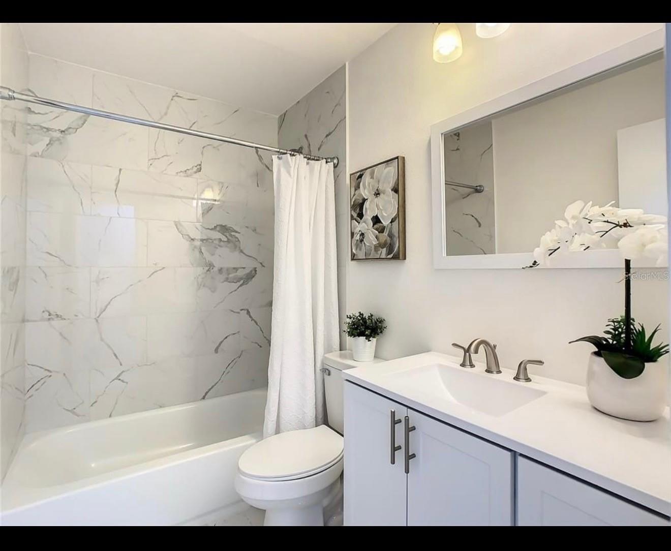 Listing photo id 13 for 401 Woodview Drive