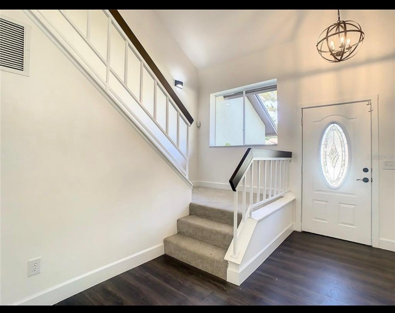 Listing photo id 1 for 401 Woodview Drive