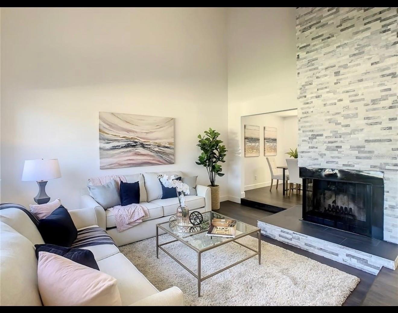 Listing photo id 2 for 401 Woodview Drive
