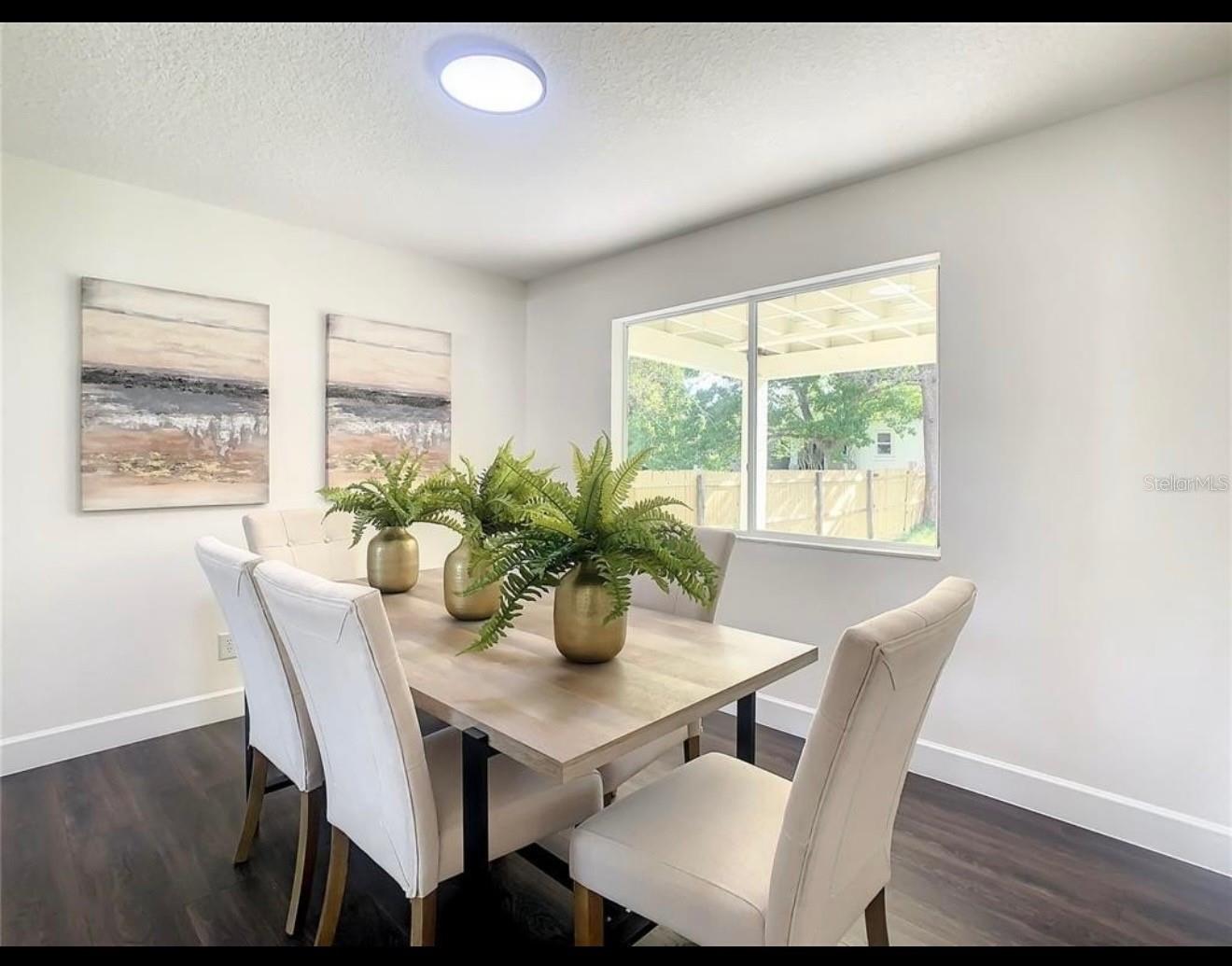 Listing photo id 3 for 401 Woodview Drive
