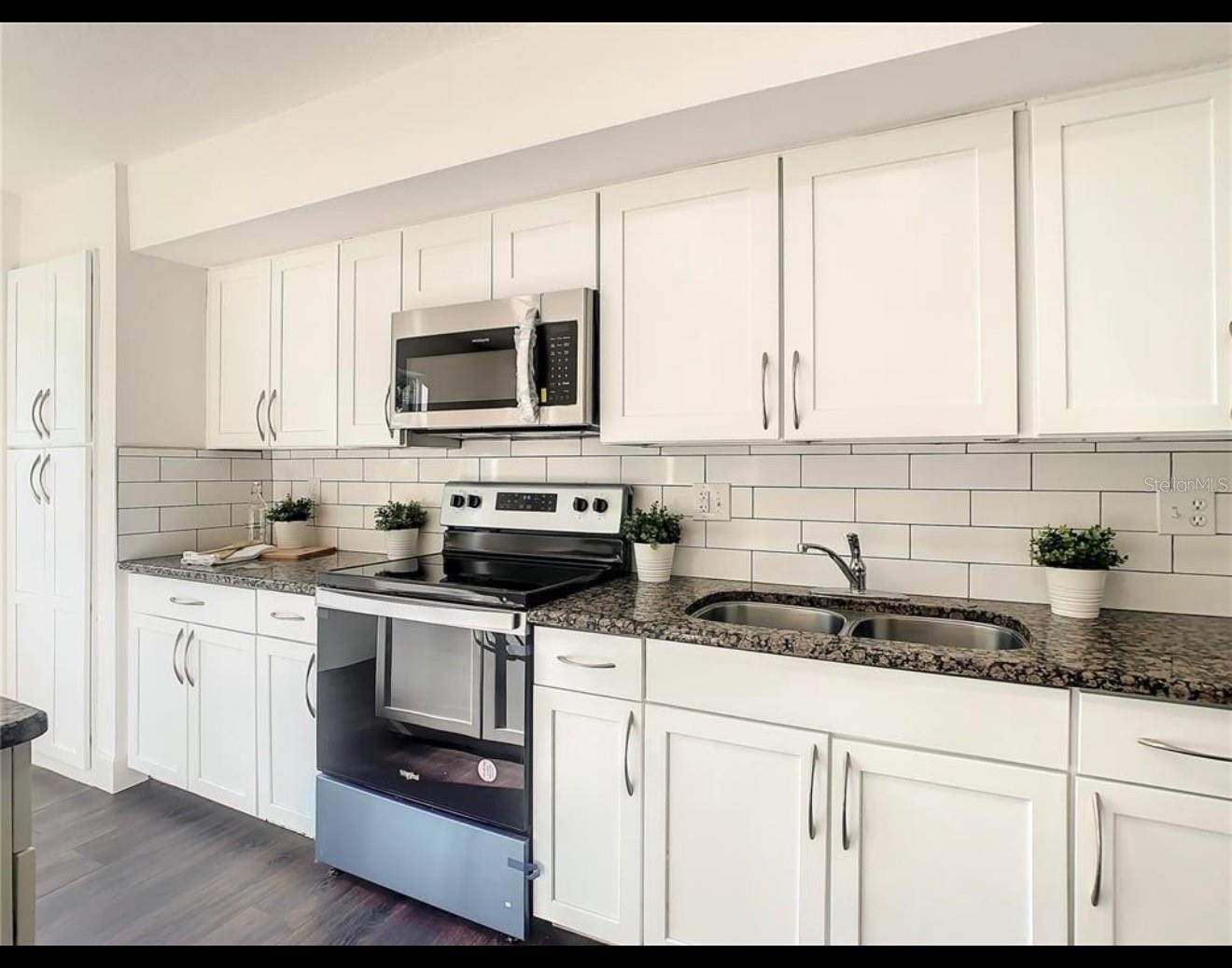Listing photo id 4 for 401 Woodview Drive