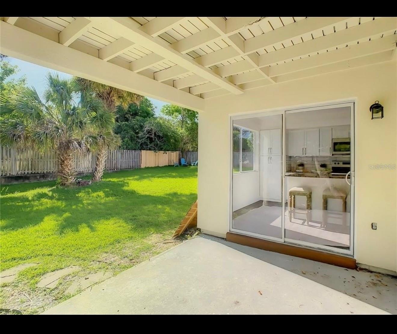Listing photo id 7 for 401 Woodview Drive