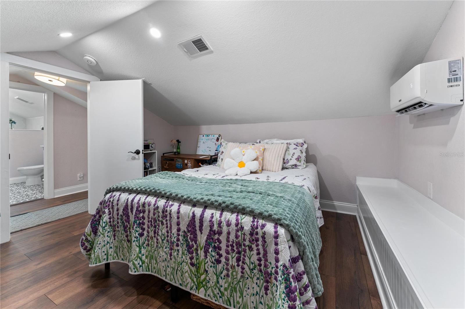 Image 40 of 61 For 1625 Eola Drive