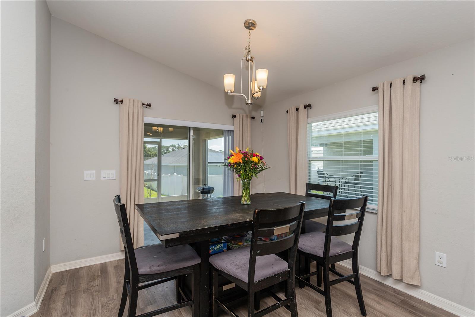 Image 11 of 23 For 871 Orleans Drive