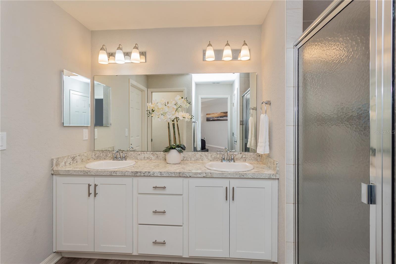 Image 15 of 23 For 871 Orleans Drive