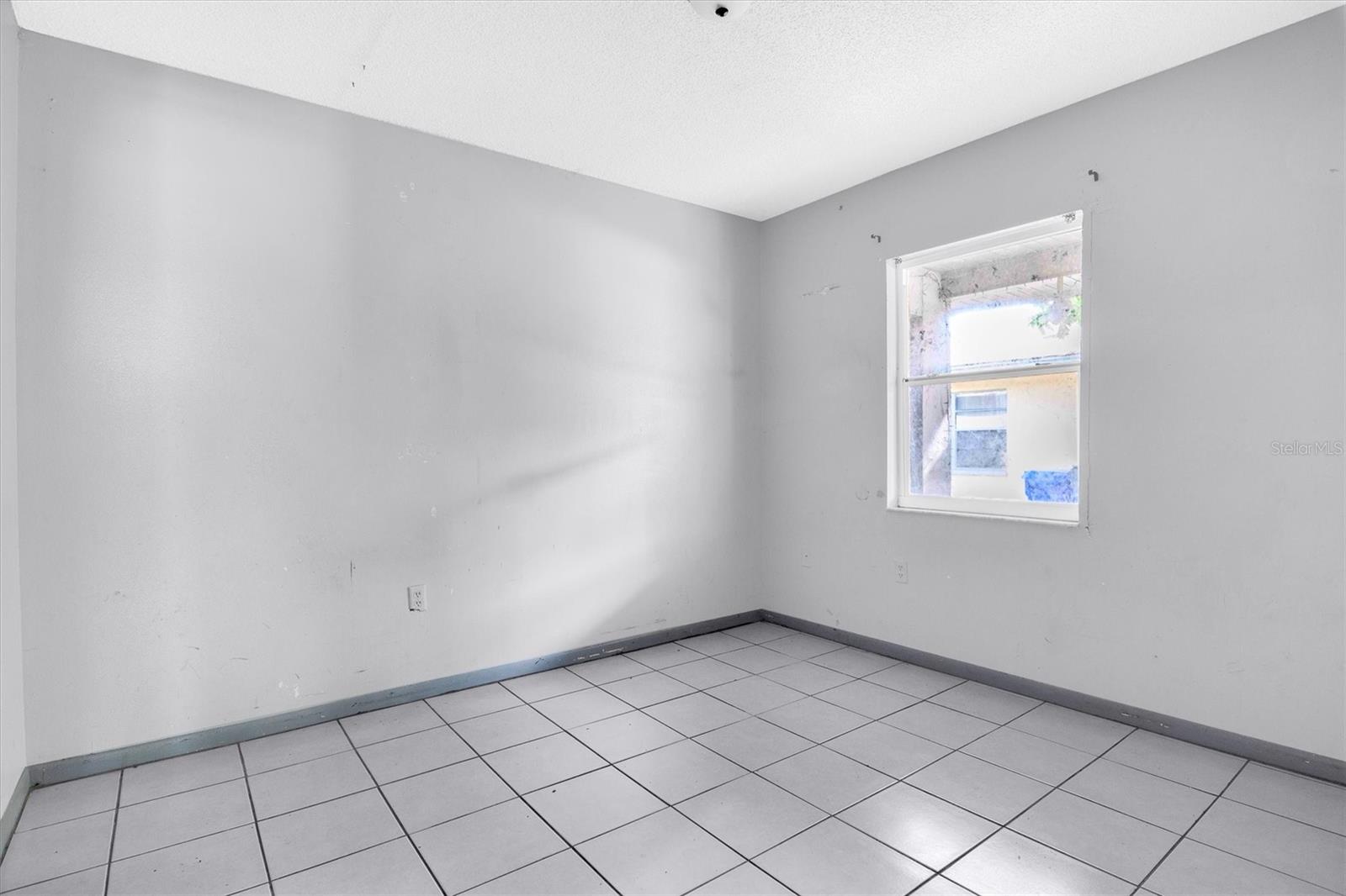 Image 6 of 13 For 2464 Chestnut Woods Drive