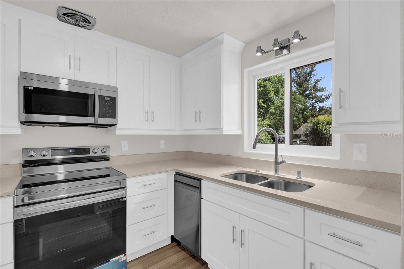 Image 9 of 29 For 1491 Granada Avenue