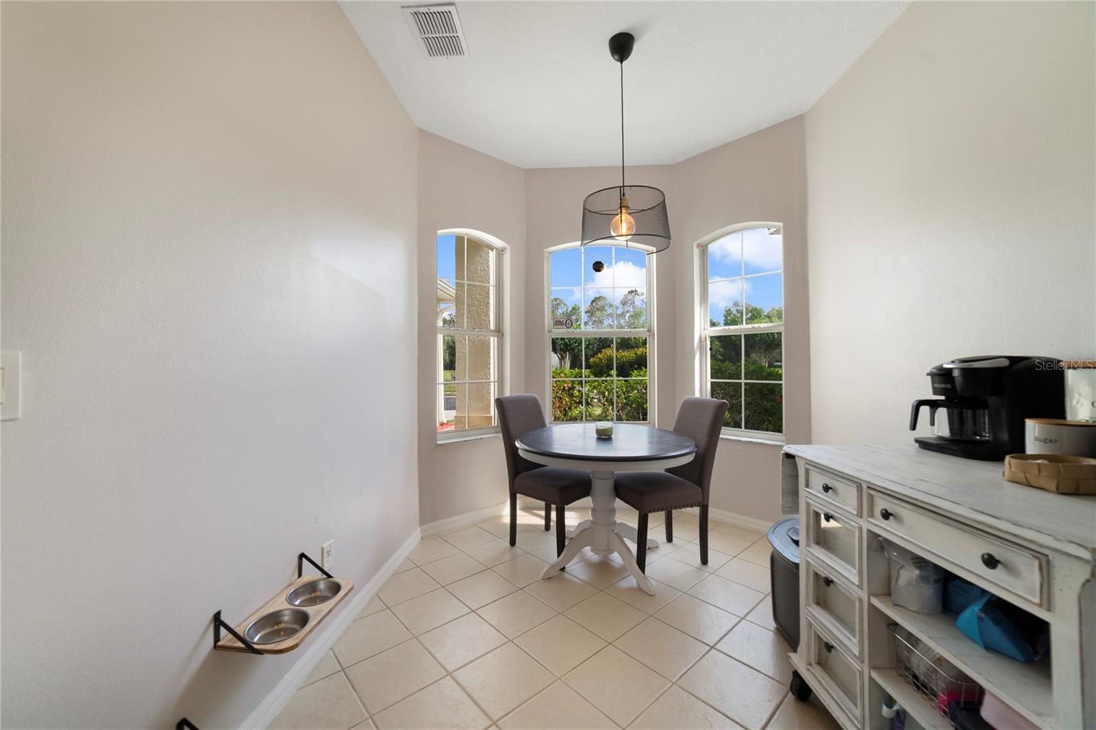 Image 4 of 16 For 4558 Redmond Place