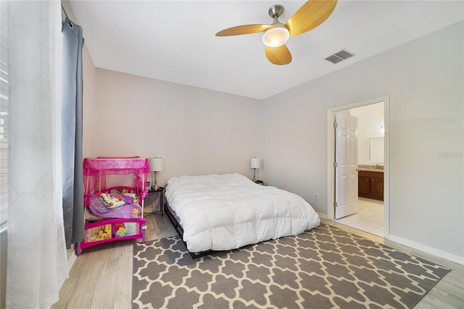 Image 8 of 16 For 4558 Redmond Place