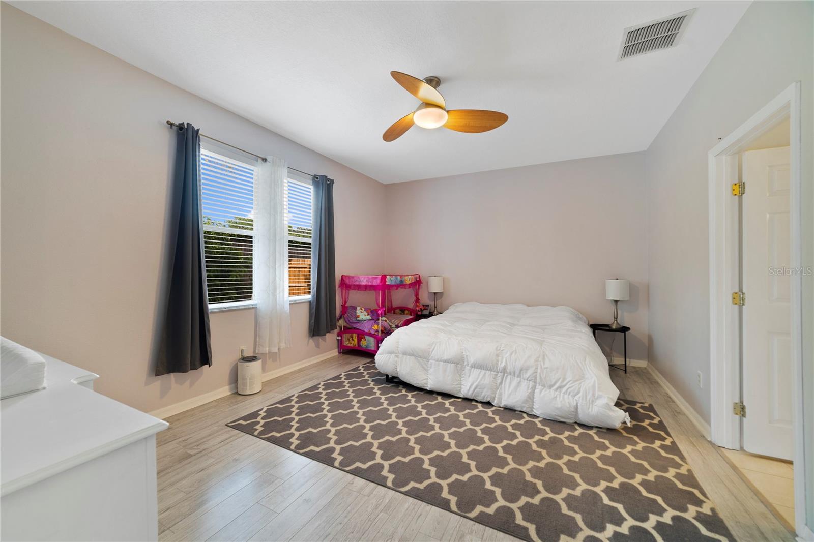 Image 9 of 16 For 4558 Redmond Place