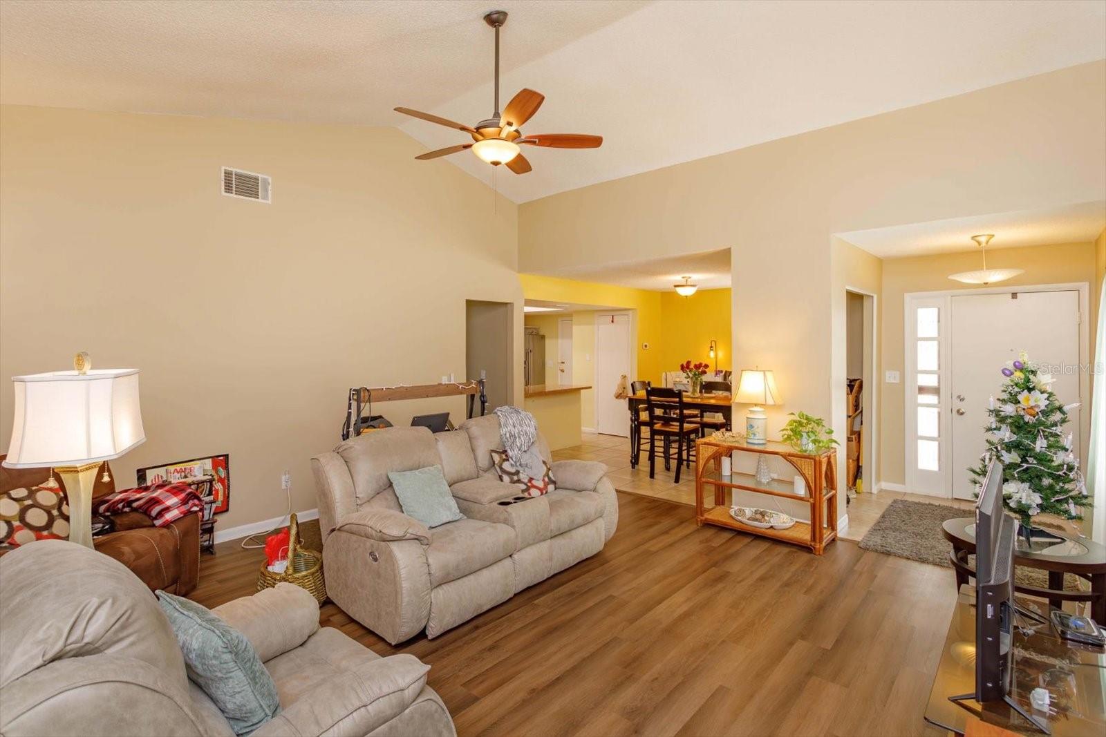 Image 4 of 23 For 718 Wildwood Drive