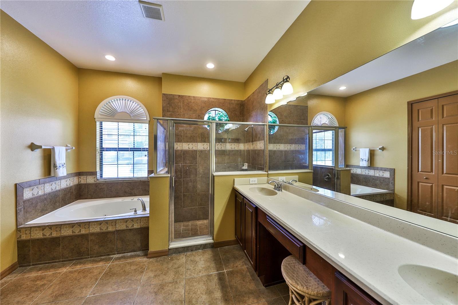Image 11 of 20 For 2921 Falconhill Drive
