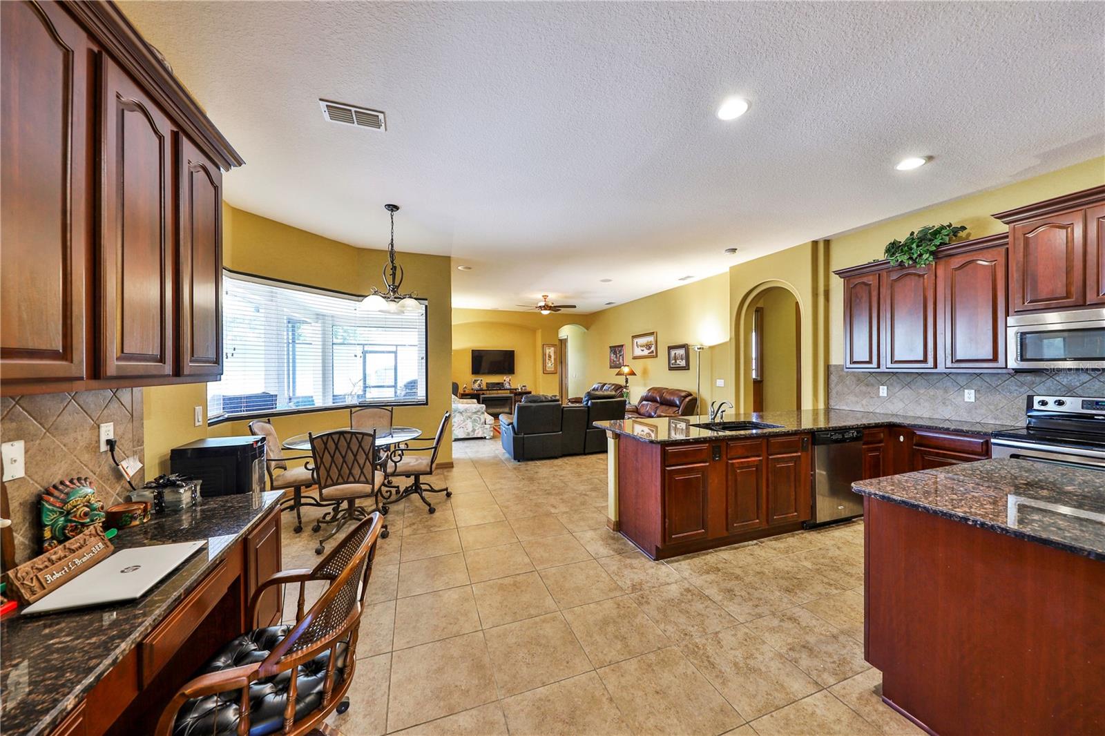 Image 4 of 20 For 2921 Falconhill Drive