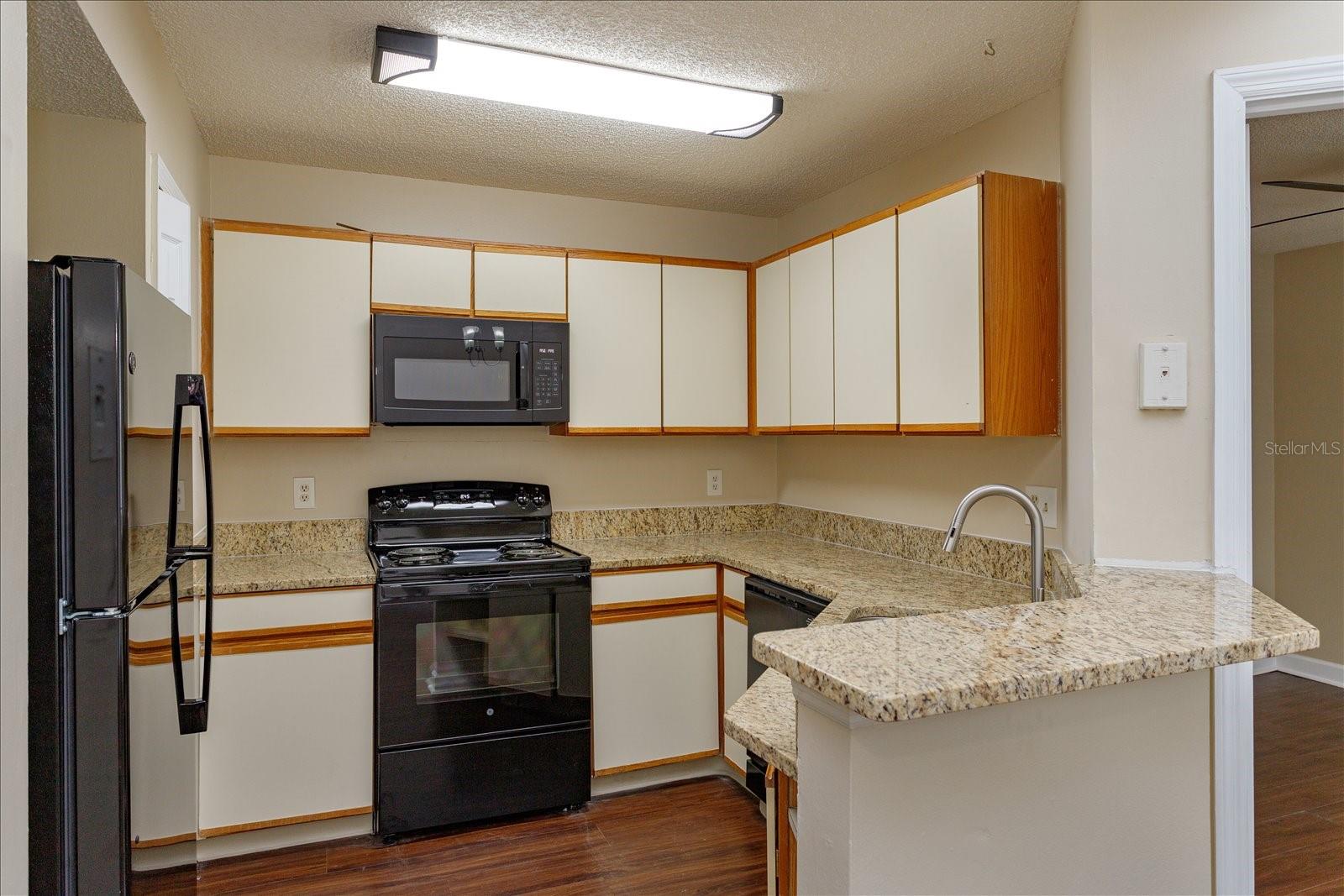 Image 10 of 20 For 620 Glenwood Court 92