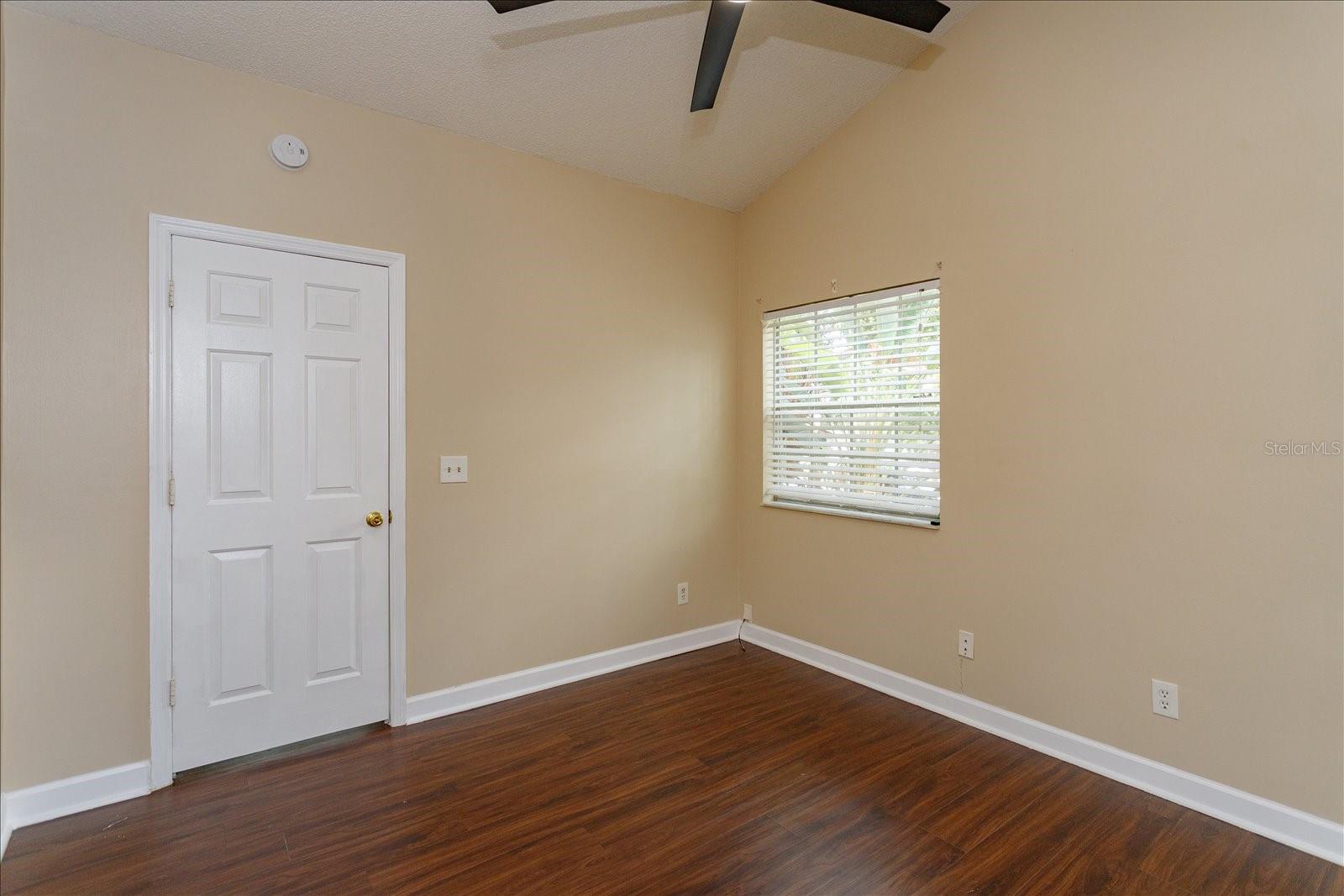 Image 13 of 20 For 620 Glenwood Court 92