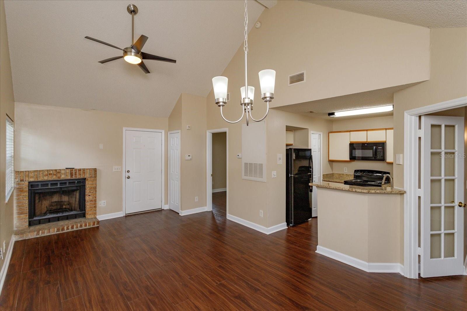 Image 2 of 20 For 620 Glenwood Court 92