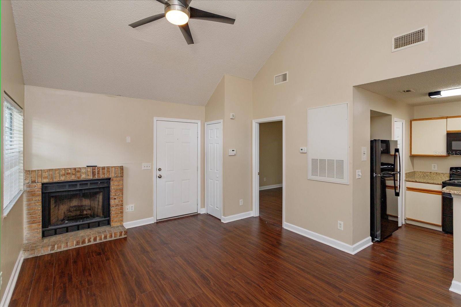 Image 3 of 20 For 620 Glenwood Court 92