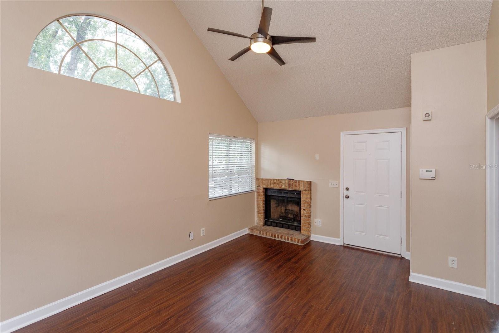 Image 4 of 20 For 620 Glenwood Court 92