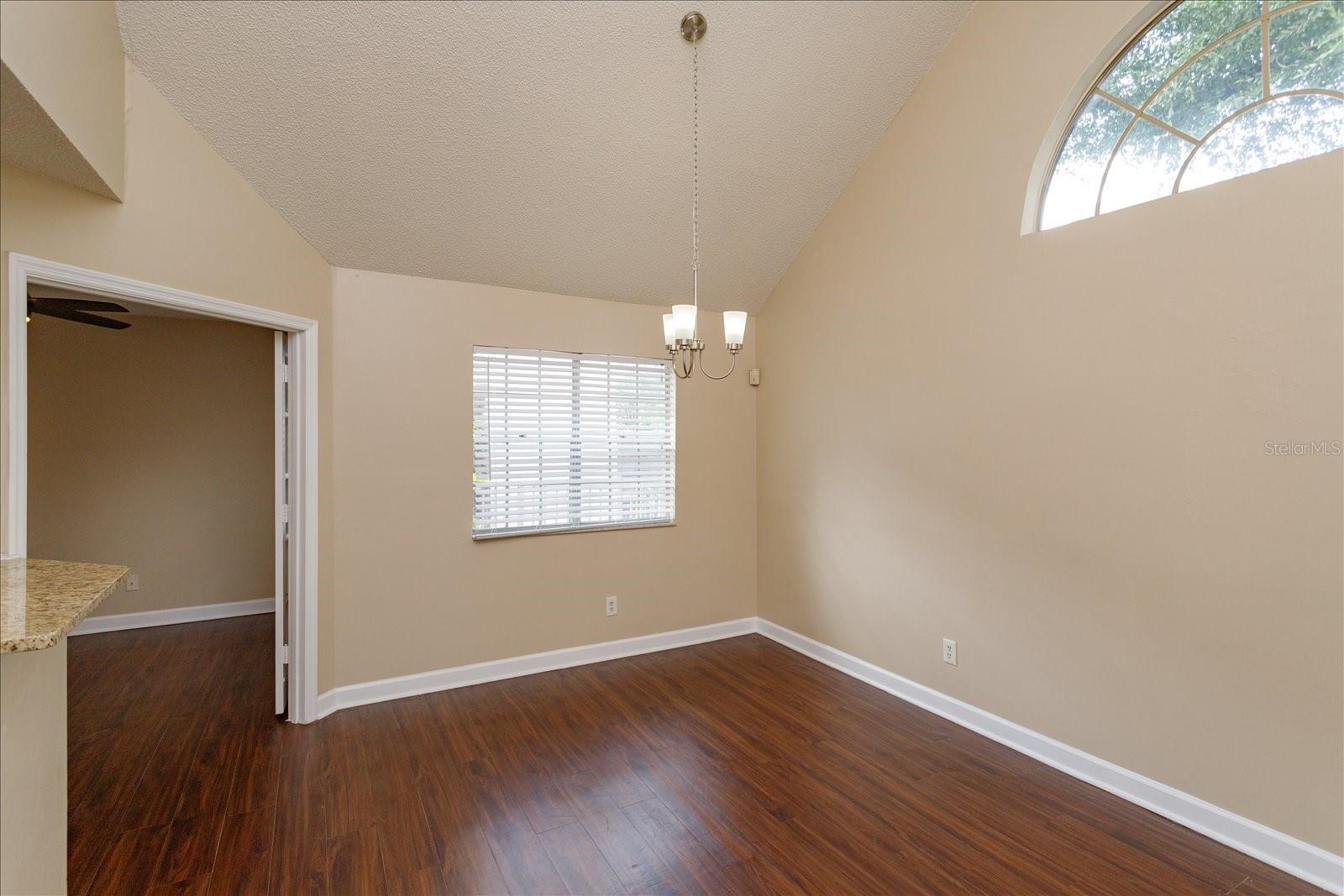 Image 7 of 20 For 620 Glenwood Court 92