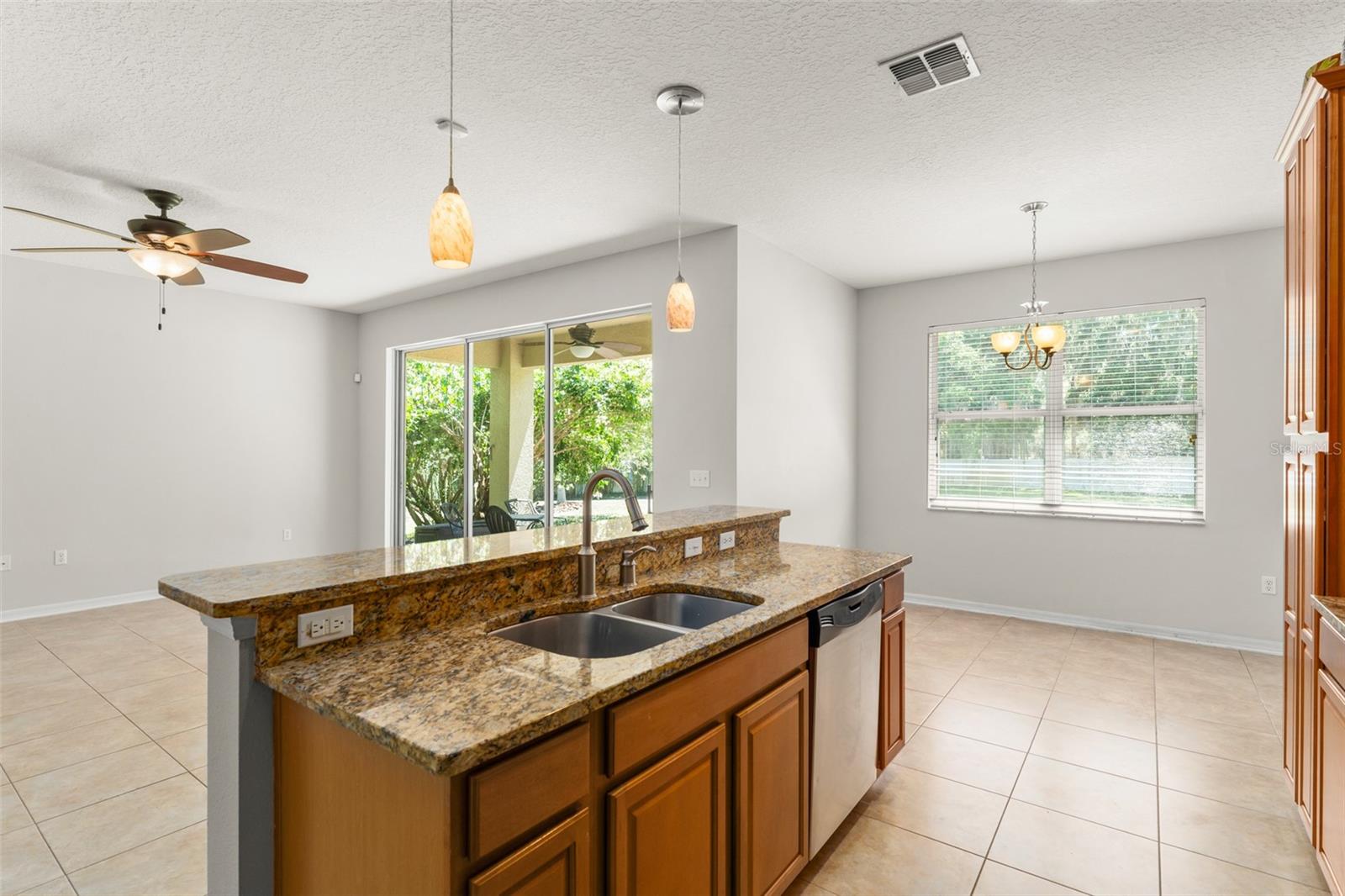 Image 10 of 39 For 2827 Park Meadow Dr