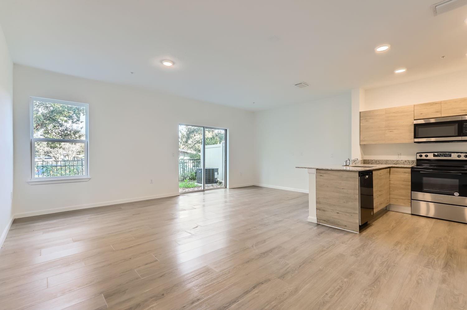 Image 4 of 32 For 1209 Southstation Place 306