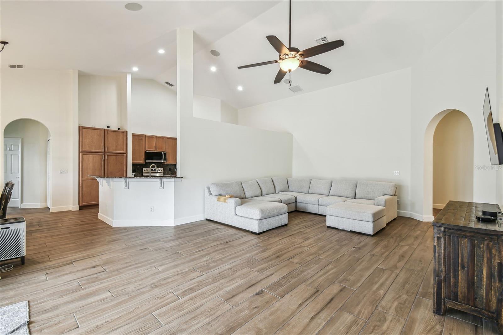 Image 15 of 100 For 14003 Sobrado Drive