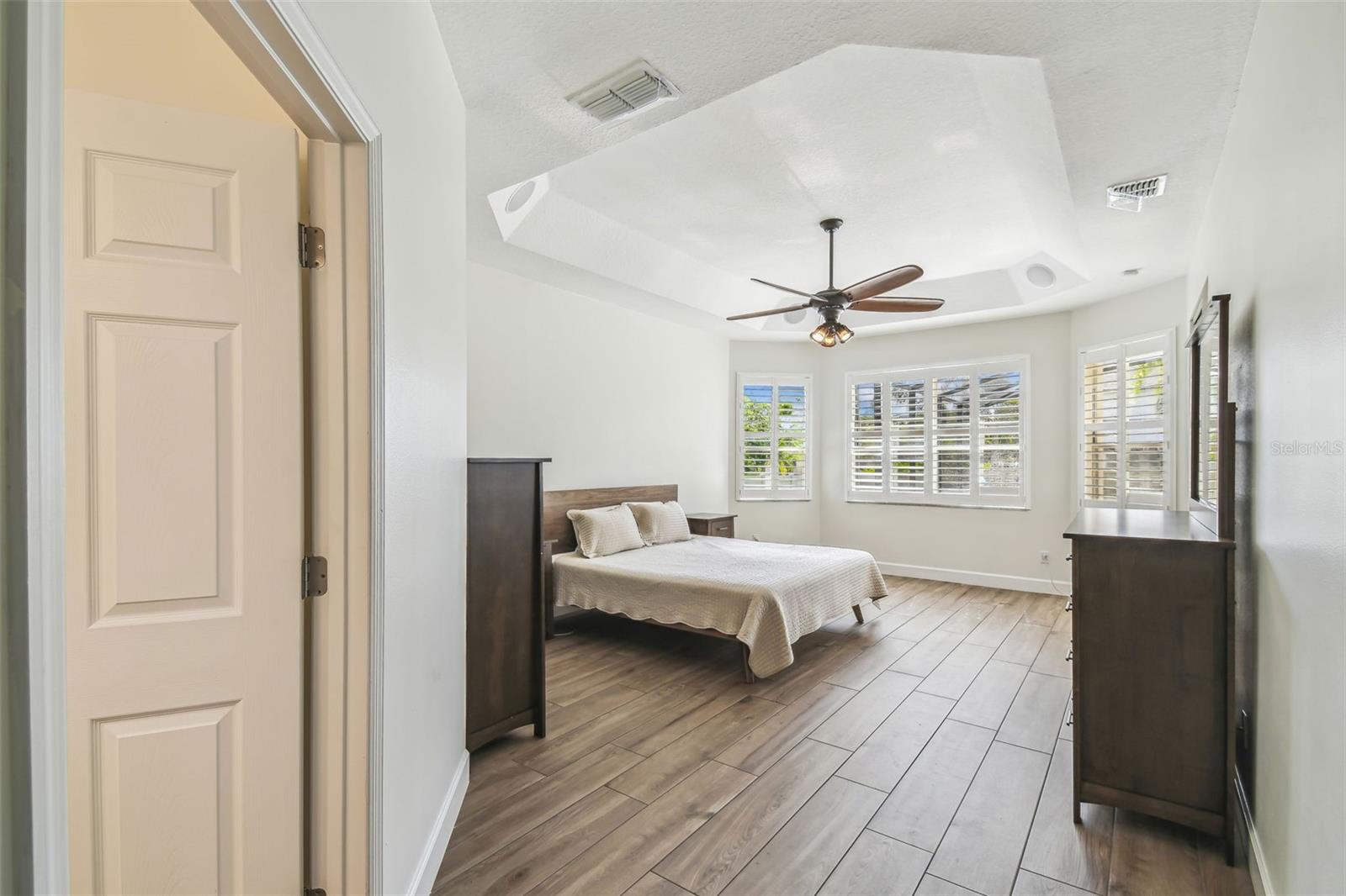 Image 27 of 100 For 14003 Sobrado Drive