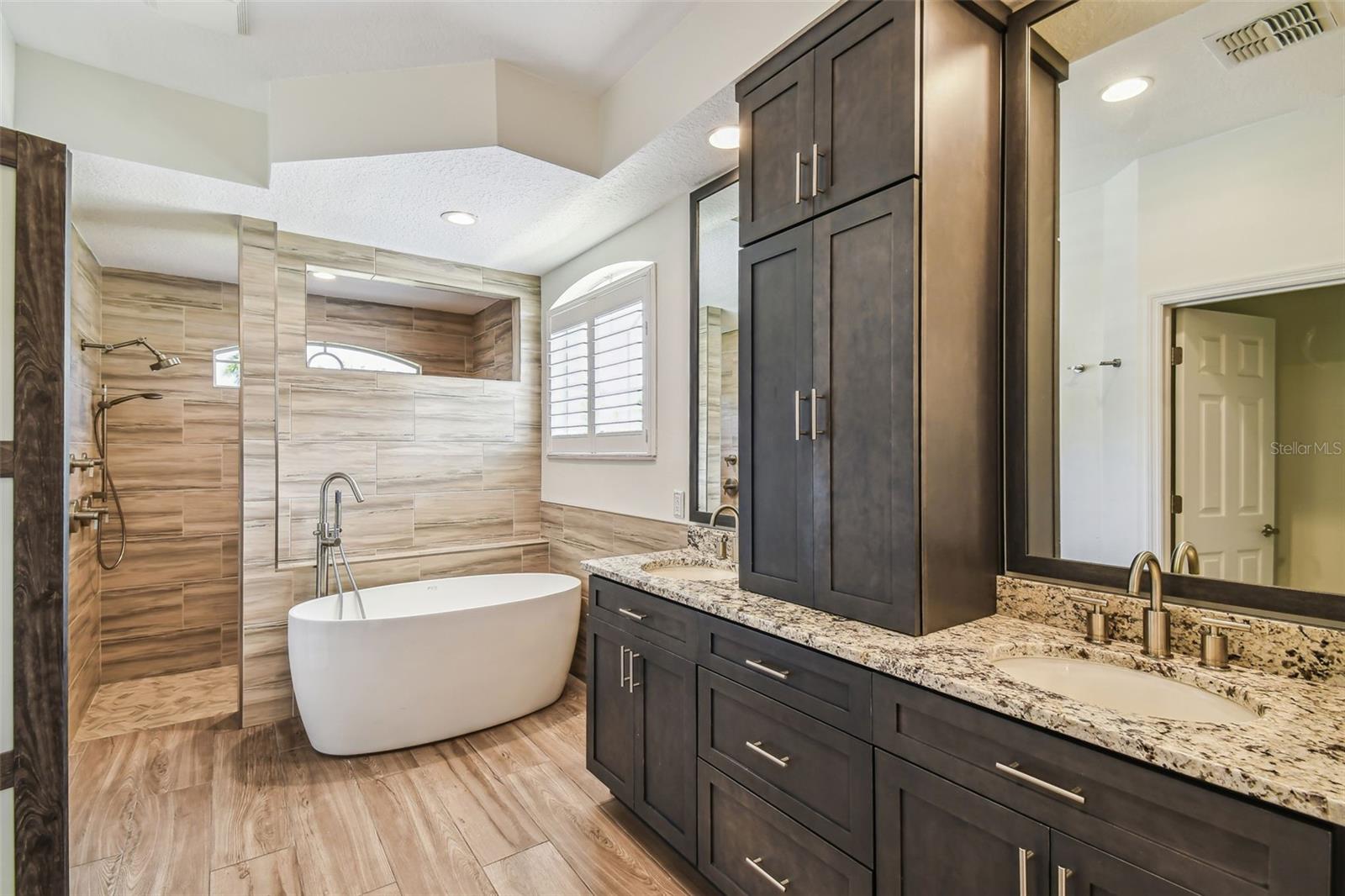 Image 33 of 100 For 14003 Sobrado Drive