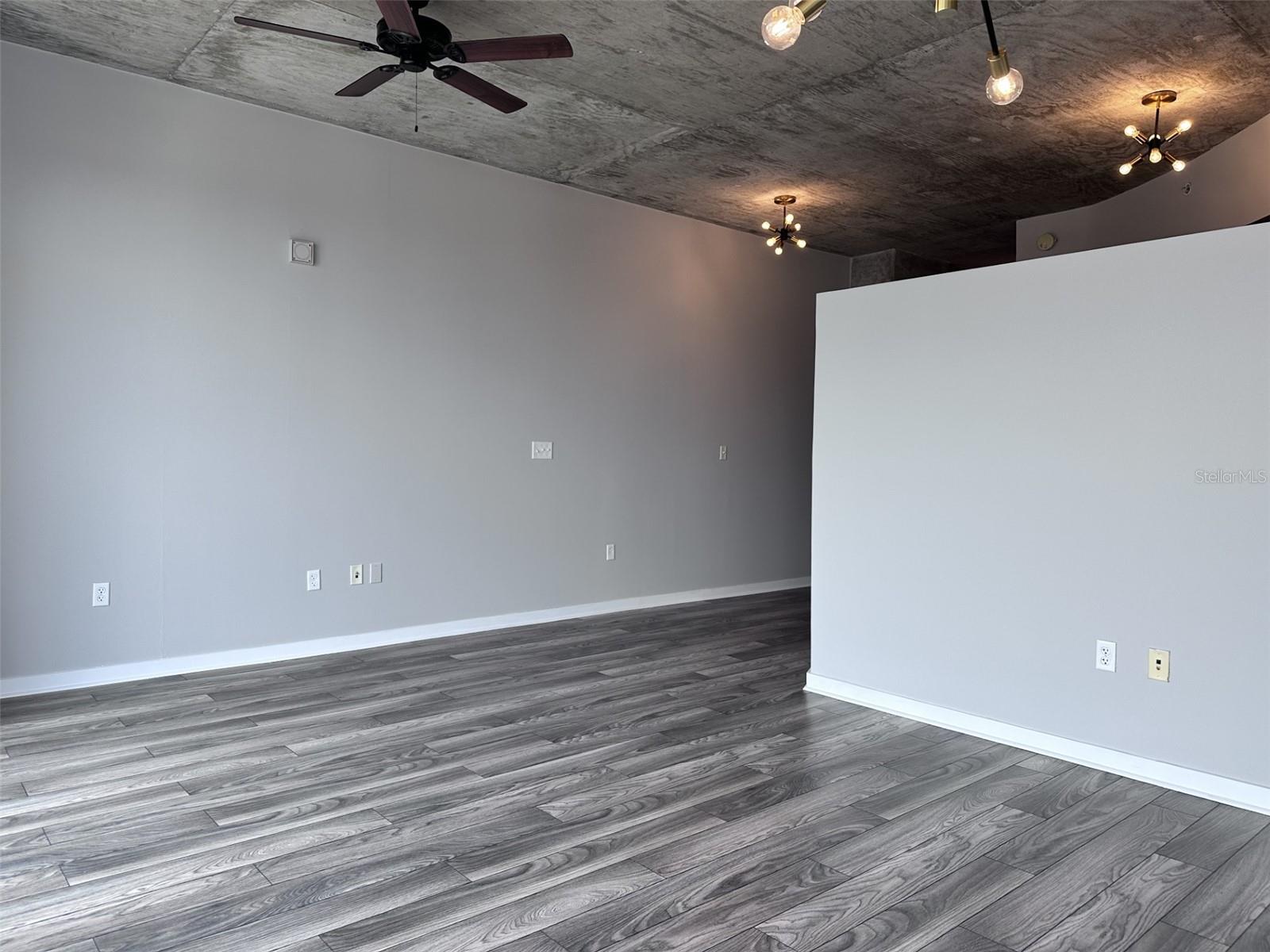 Image 14 of 24 For 155 Court Avenue 2406