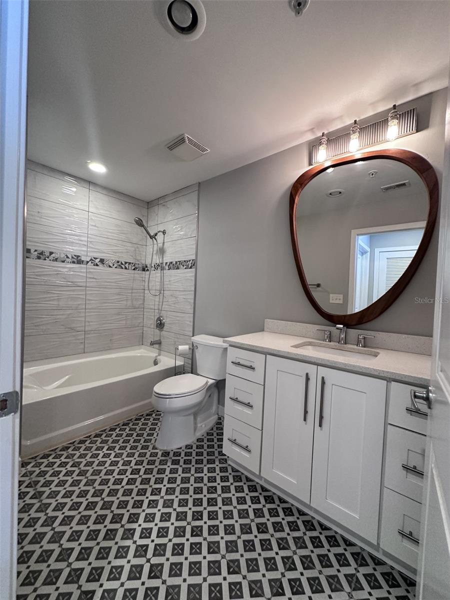 Image 17 of 24 For 155 Court Avenue 2406