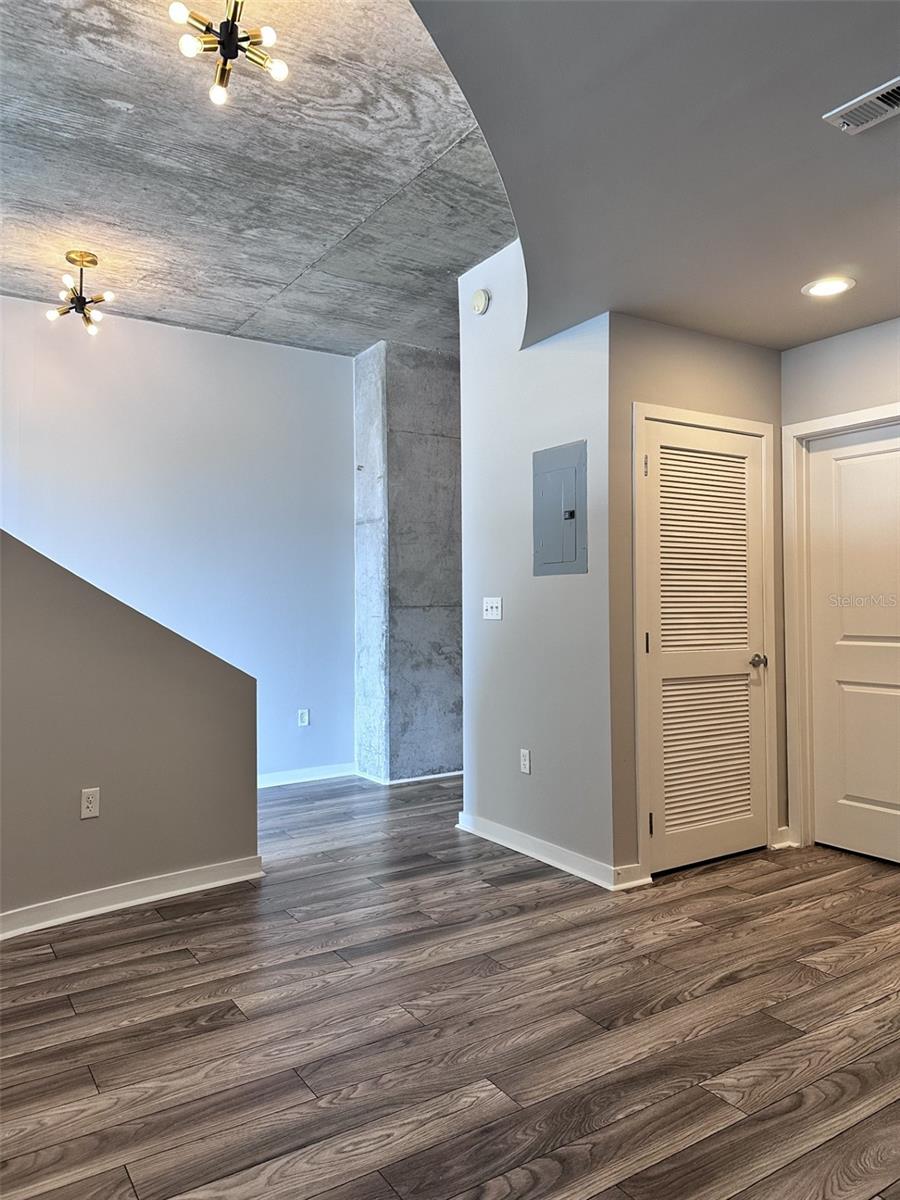 Image 20 of 24 For 155 Court Avenue 2406