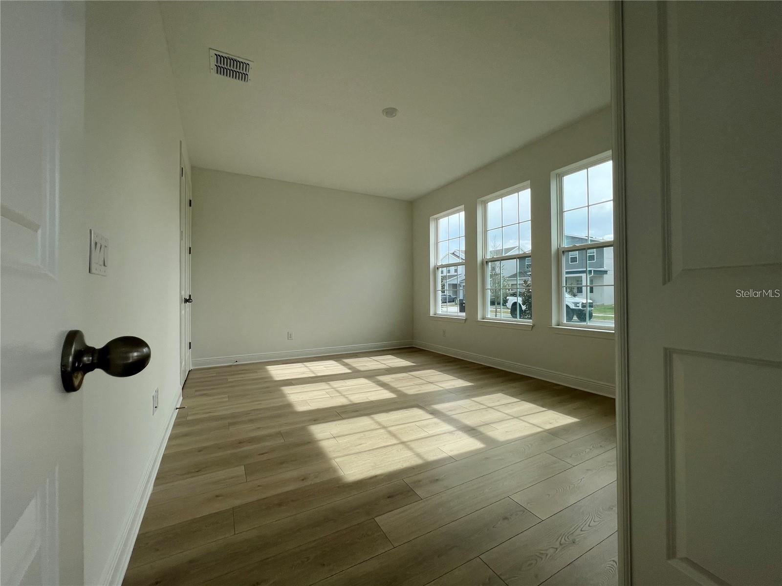 Image 19 of 49 For 19141 Planetree Street