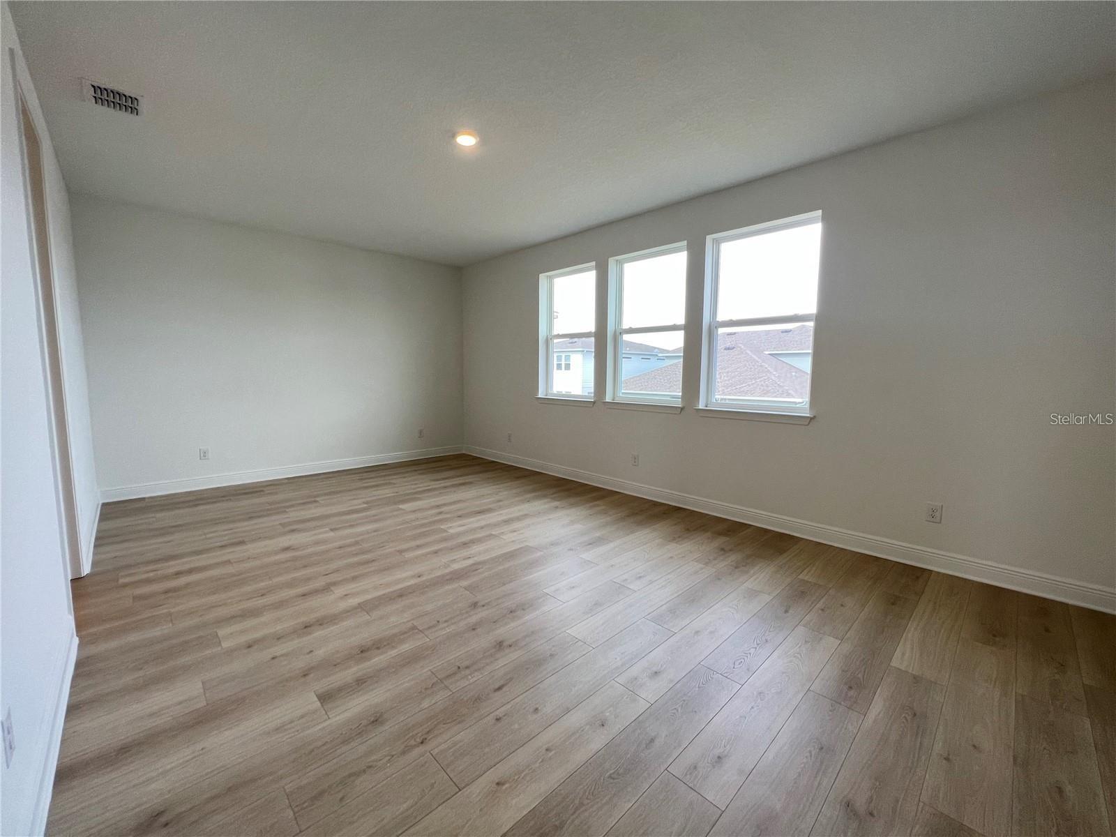 Image 21 of 49 For 19141 Planetree Street