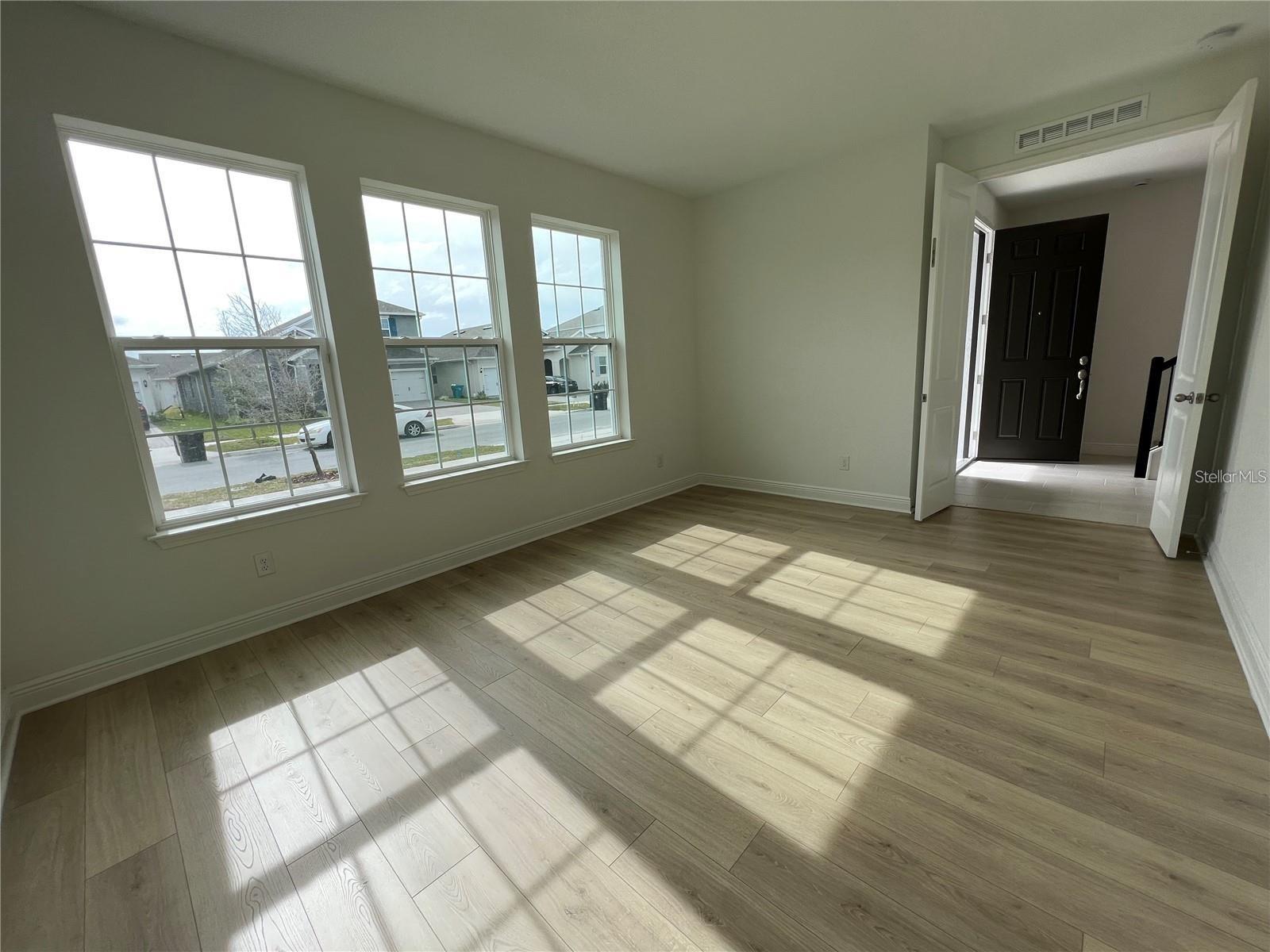 Image 22 of 49 For 19141 Planetree Street