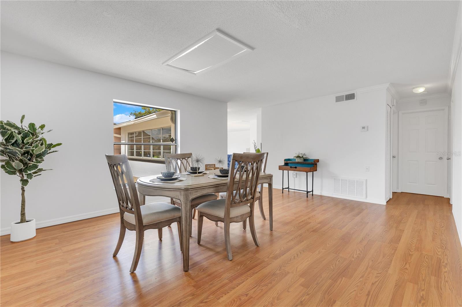 Image 11 of 38 For 1340 Bakersfield Avenue