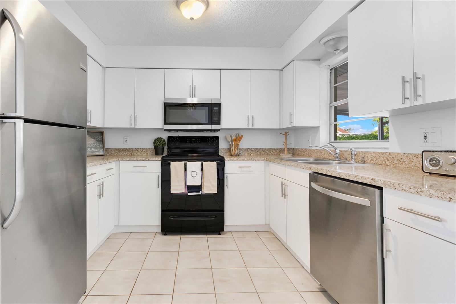 Image 12 of 38 For 1340 Bakersfield Avenue